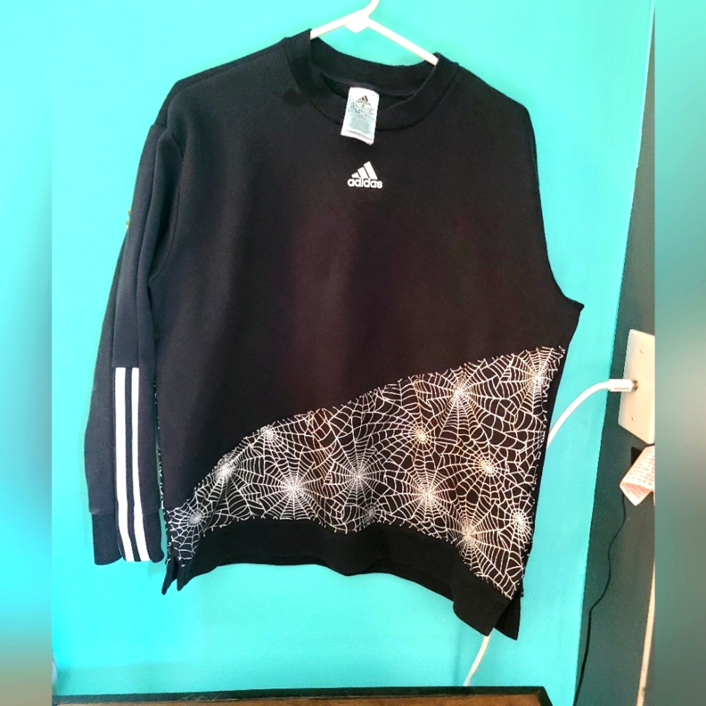 Upcycle Adidas sweatshirt